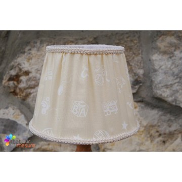 Valse enfantine: Abat jour de forme tambour